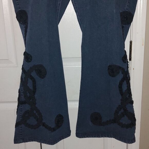 Pamela McCoy Collection stretch side embellished bell bottom jeans Sz 3X - Picture 2 of 6